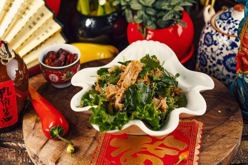 B2-Chicken With Garlic, Soy Sauce And Coriander