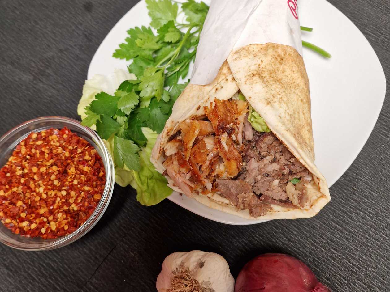 Shaorma de pui, vițel și berbecuț la lipie(420gr)