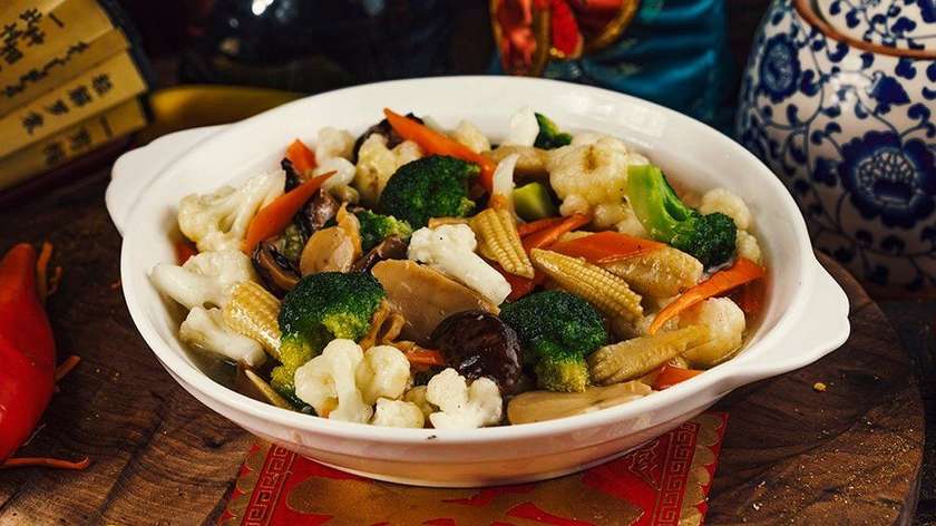 C5-Fried Vegetables,Cauliflower,Broccoli,Paprika,Corn,Shiitaki Mushrooms,White Sauce.