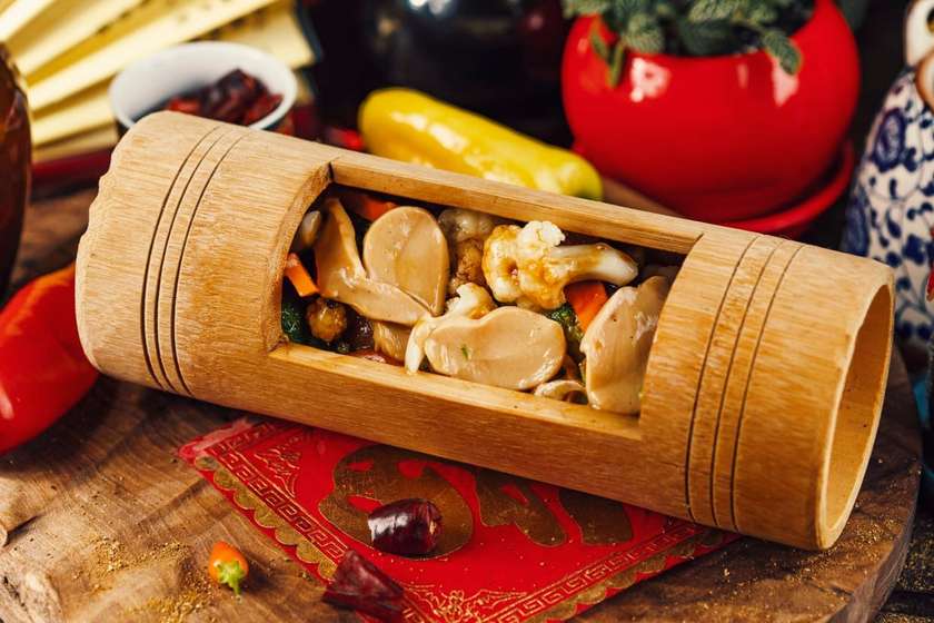 F18-Fried Chicken Fillet In Bamboo Jar.