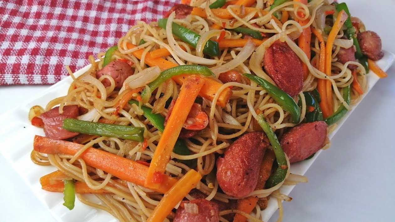 Indomie or Spaghetti with Grilled Chicken +Free Drink