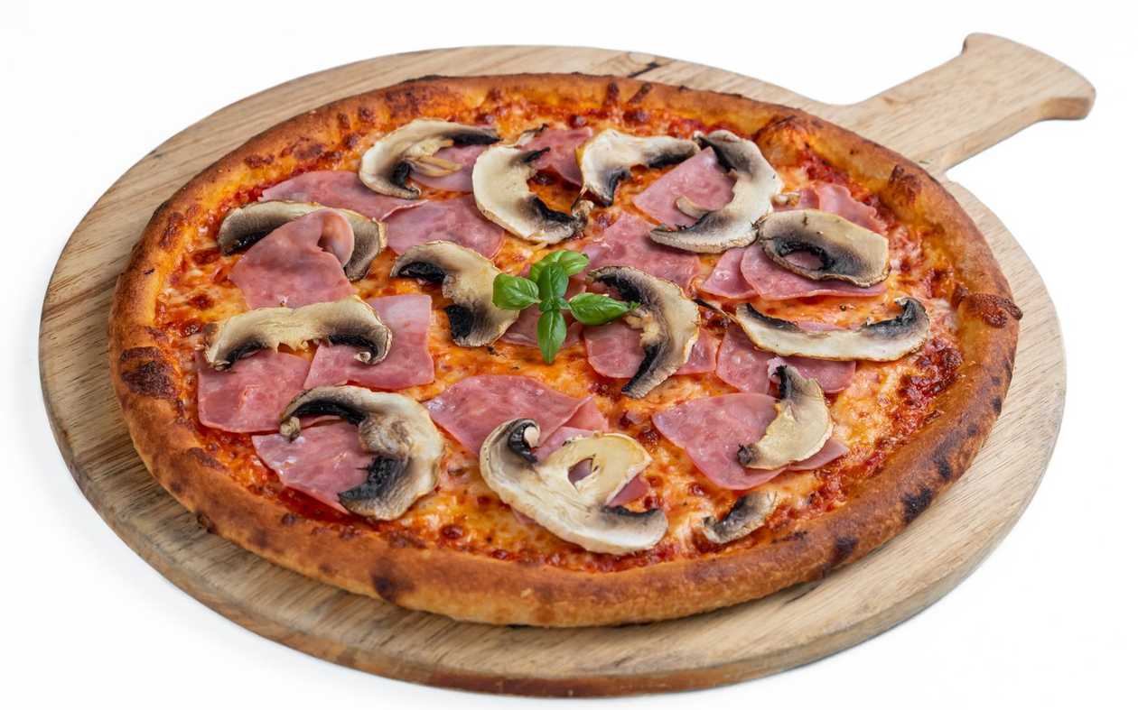 Pizza prosciutto funghi