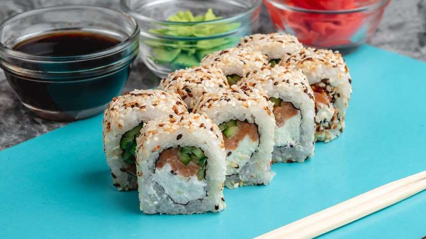 California Sesame Roll (8 pieces)