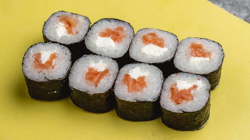 Sake Maki (8 pieces) 🐟
