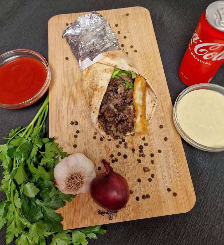 Shaorma de vițel și berbecuț la lipie cu cașcaval pane (460gr)+răcoritoare 330ml