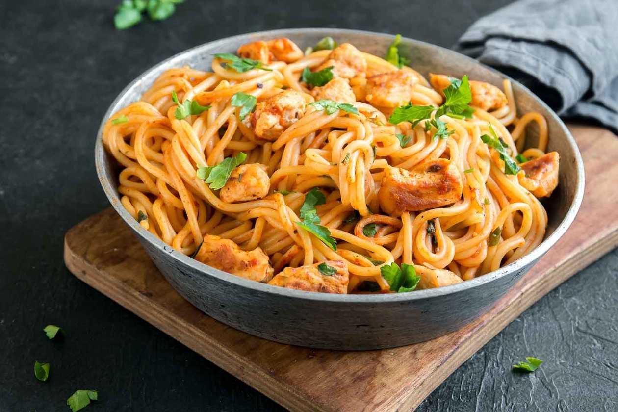 Spaghetti with chicken sauce