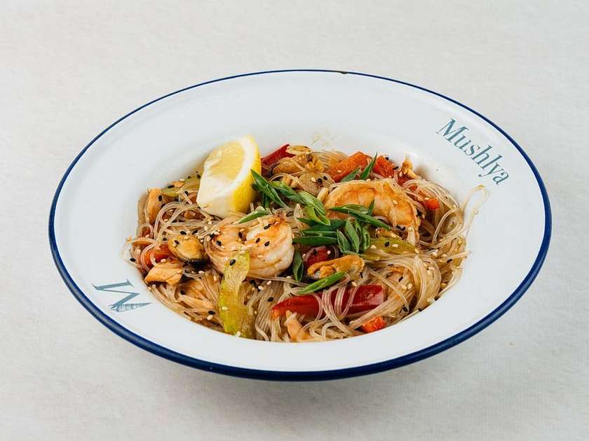 Скляна локшина з морепродуктами