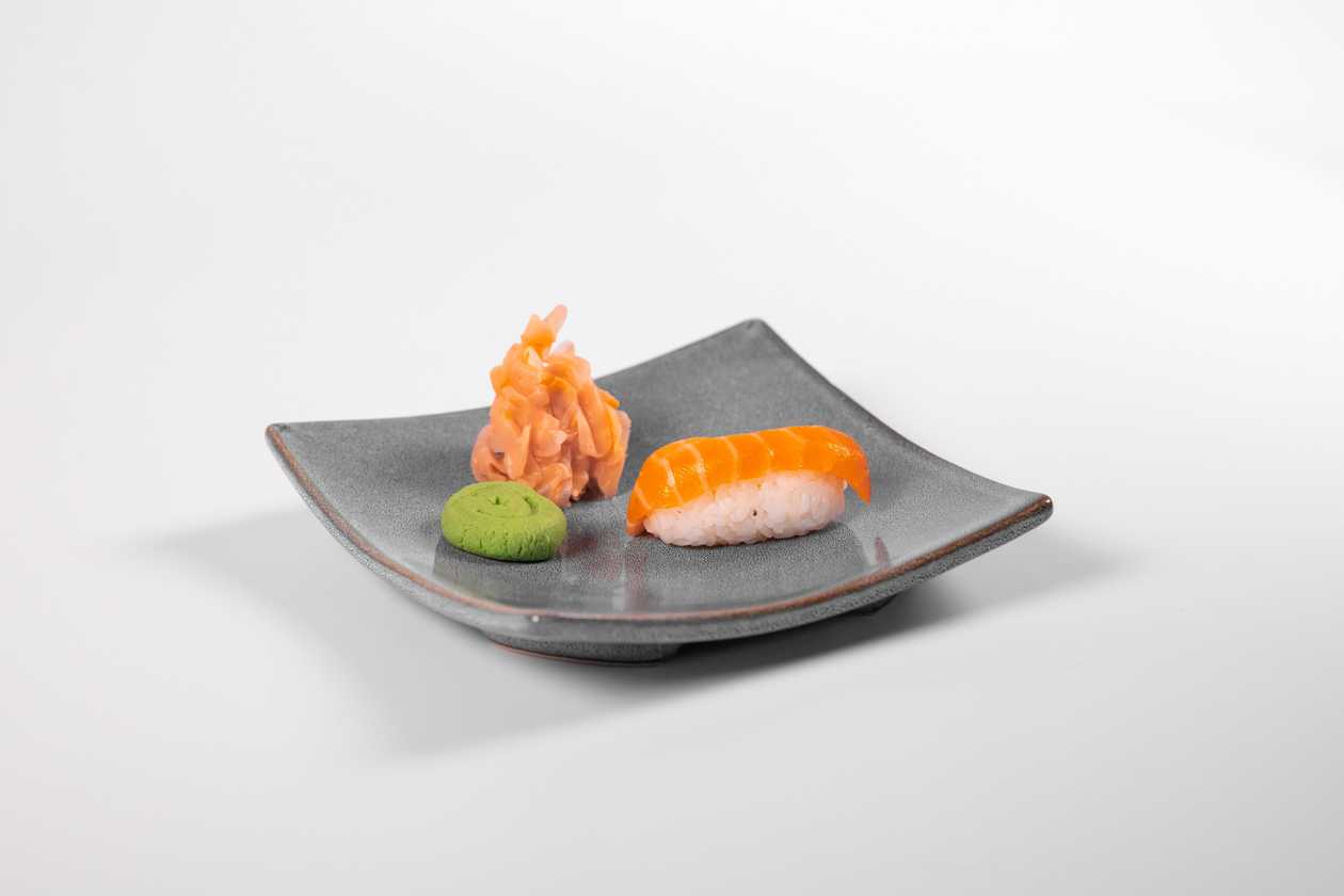 salmon nigiri