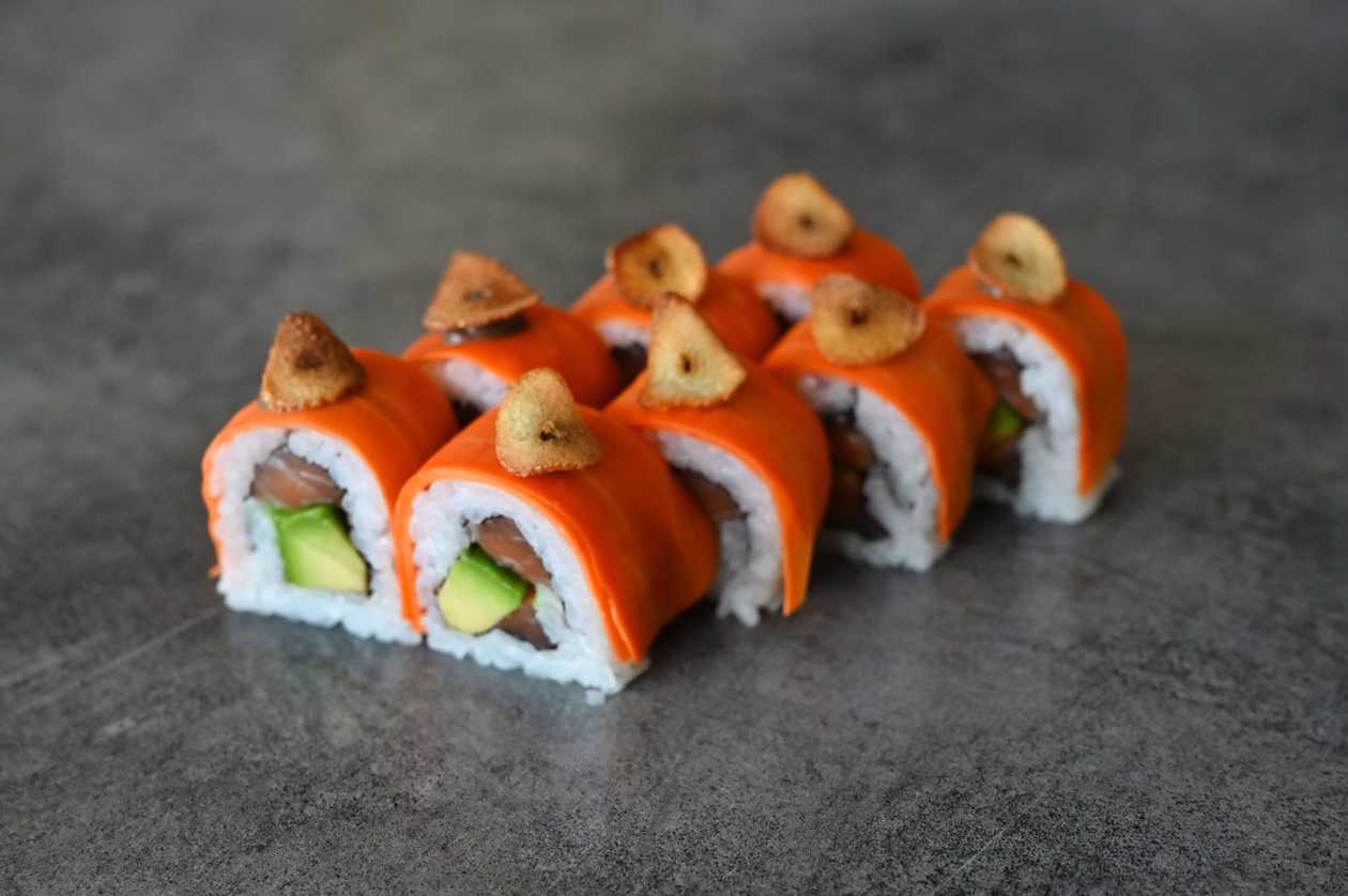 Black Garlic Salmon | 8 pcs