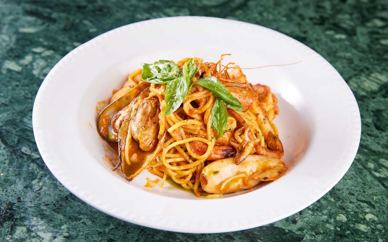 Spaghete cu Fructe de Mare si Sos Rosu 450g