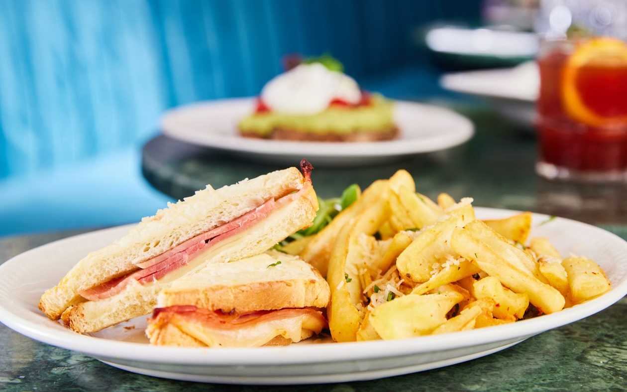 Croque Monsieur și Cartofi Prăjiți cu Cimbru și Parmezan 400g