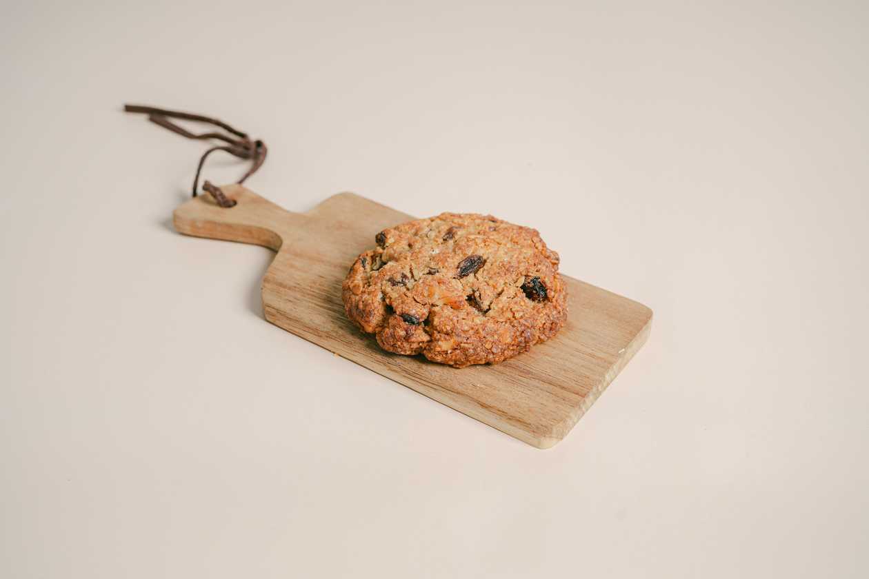 Wholemeal Soft Centre Cookie With Oats And Raisins