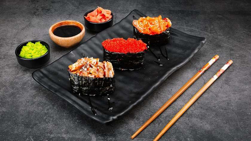 Gunkan Salmon (1 piece)