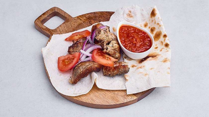 Tradycyjny gruziński szaszłyk z kurczaka