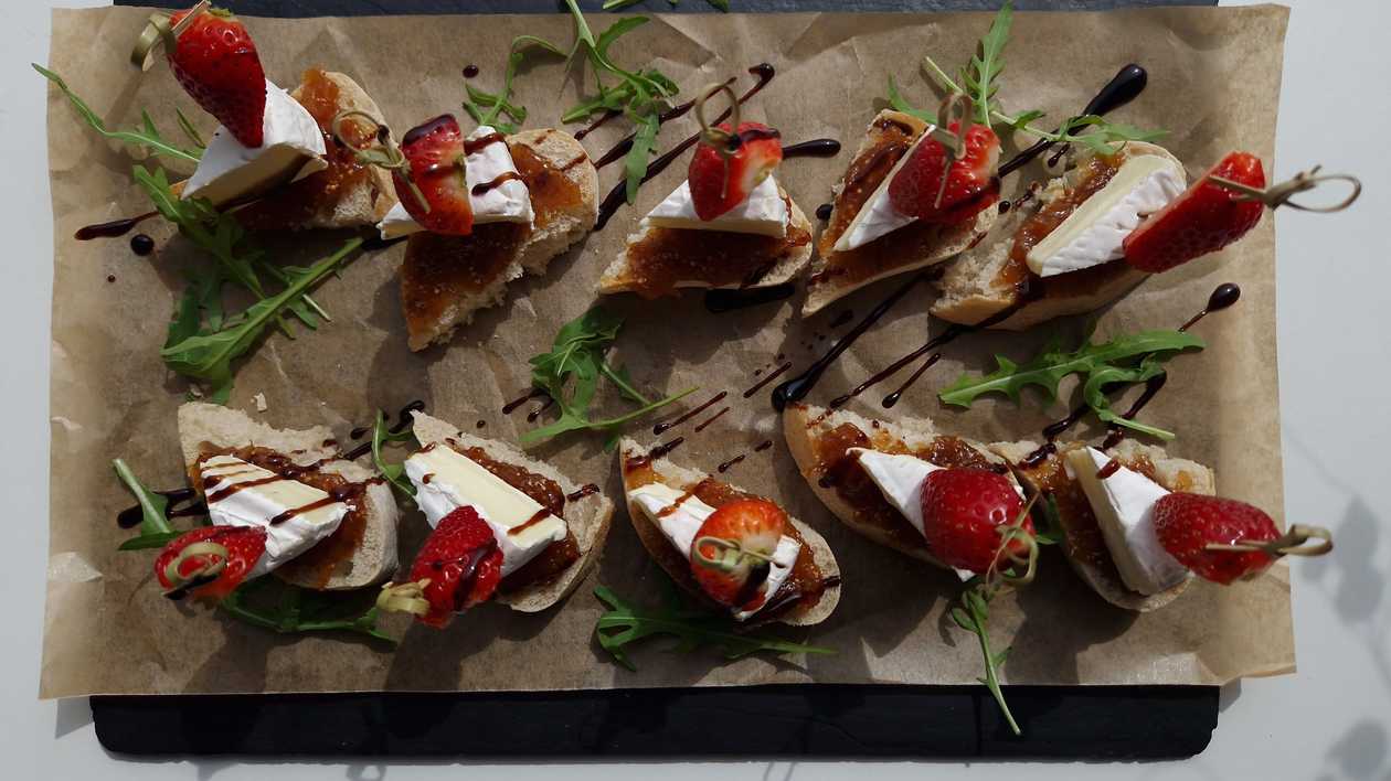 Vasariškas "bruschetta" užkandis