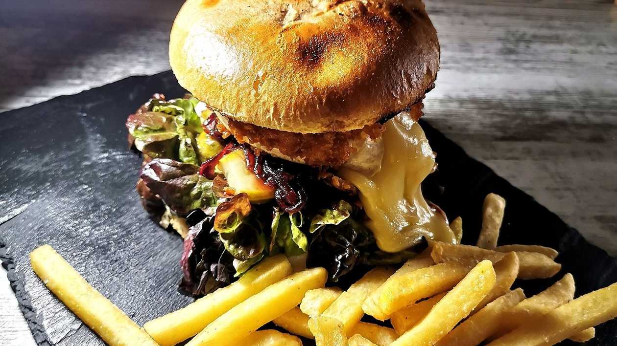 Burgeris su “Camembert” sūriu