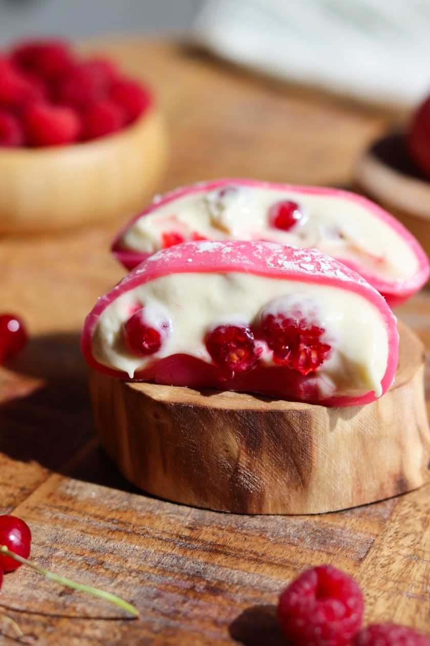 Mochi With Cream, raspberry and red currant - Rasperry color.