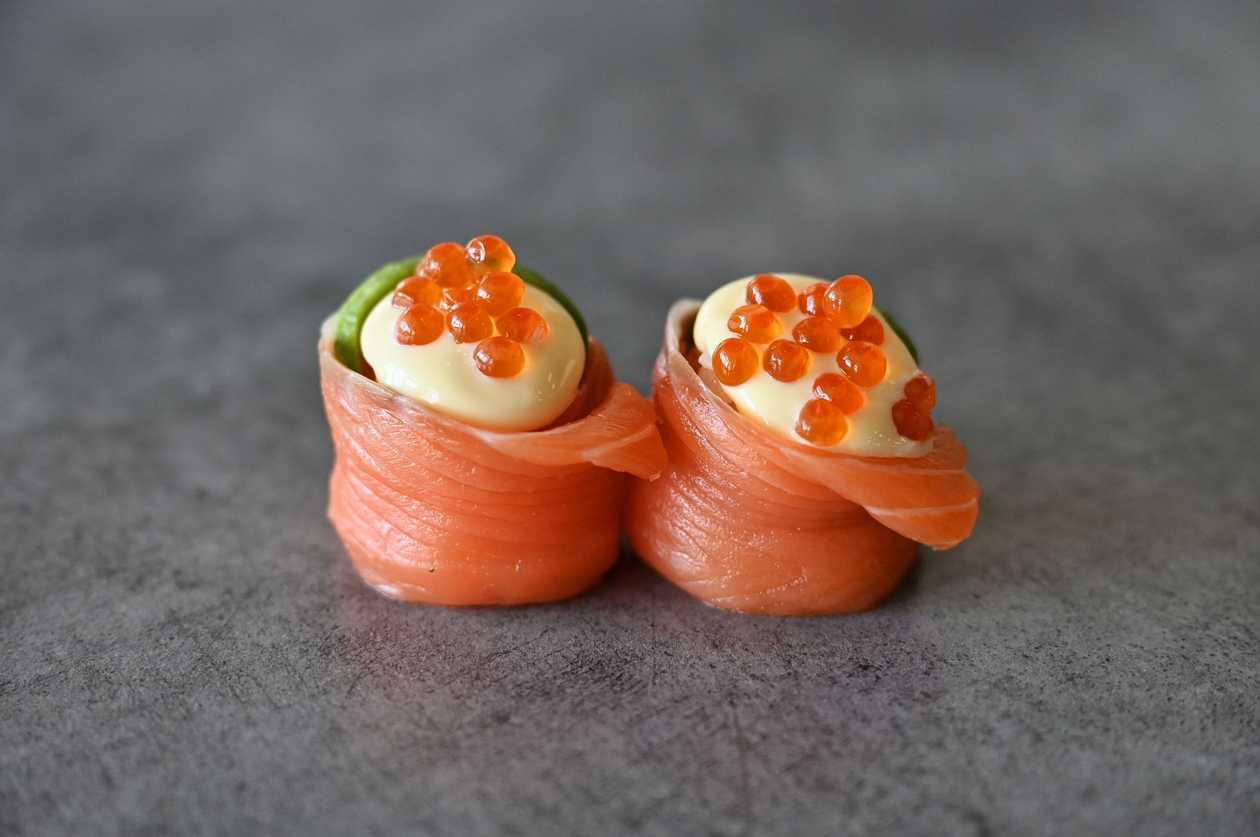 Gunkan Salmon Roses | 2 pcs