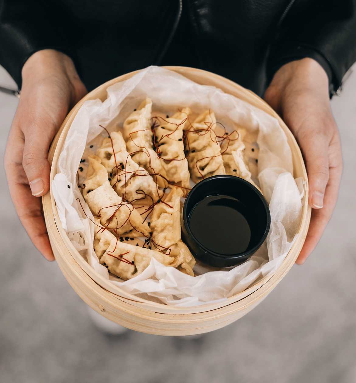GYOZA - z kaczką i słodkim sosem sojowym 8szt.