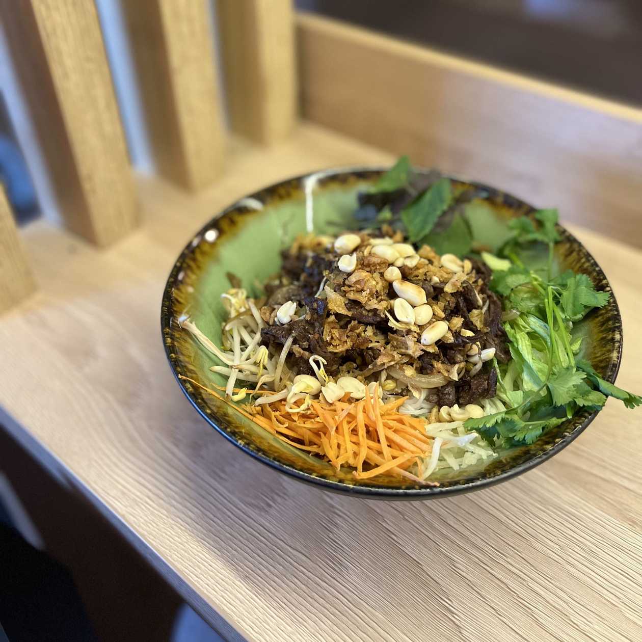 Bún Bò Nam Bộ (sałatka)