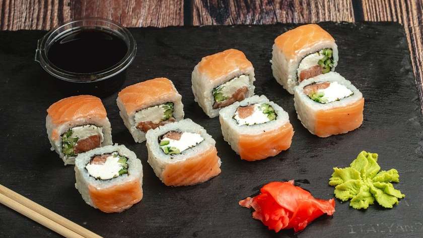 Sake Philadelphia Roll (8 pcs.)
