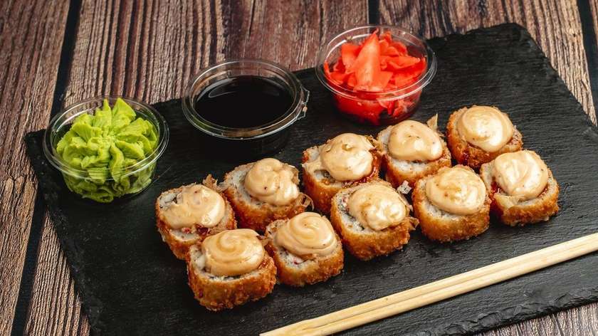 Baked Roll with Salmon (10 pcs.)