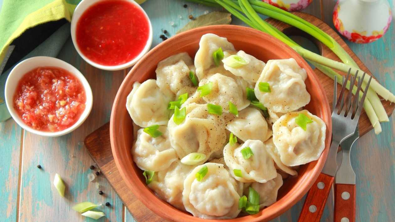 Корейские пельмени с курицей и соусом Panchan (15tk)