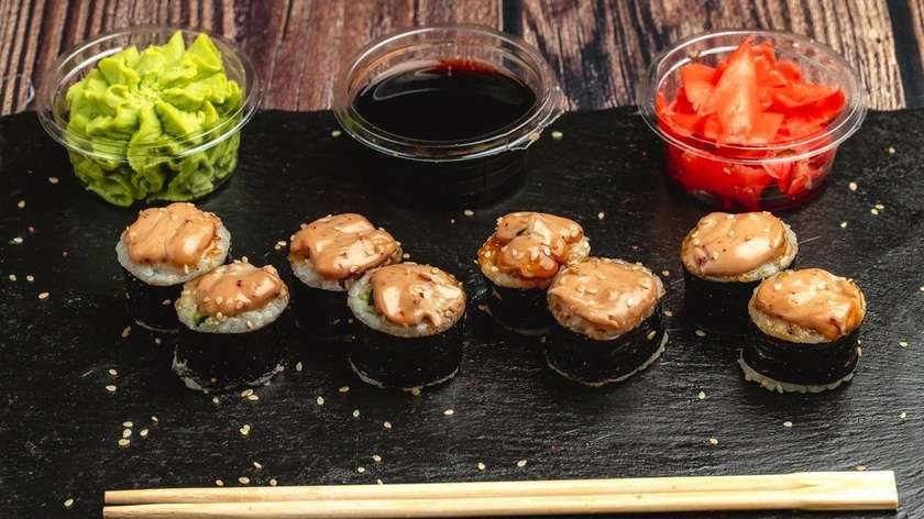 Baked Maki with Salmon (8 pcs.)