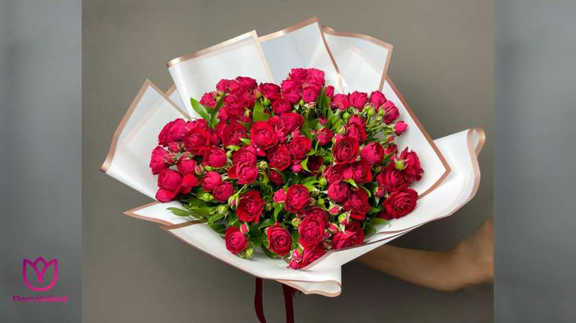 Букет из 11A bouquet of 3 red spray roses красных кустовых роз