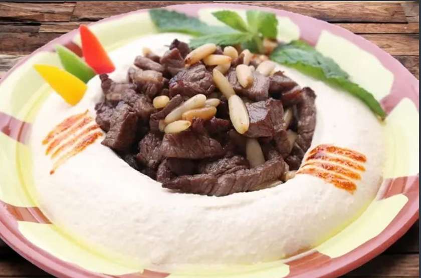 Hummus with beef