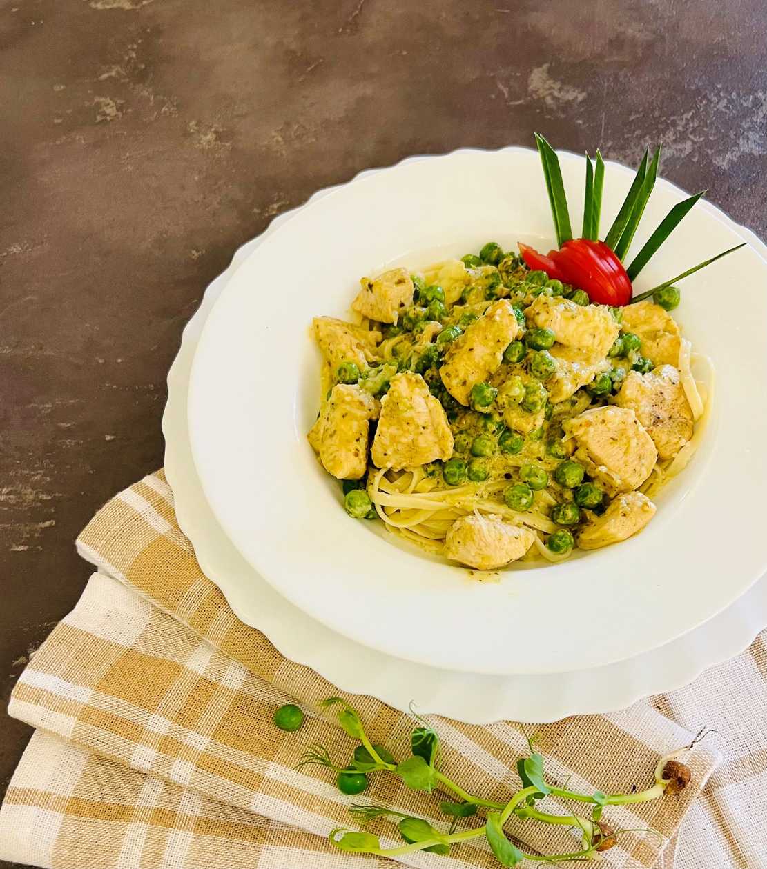 Pasta linguine with chicken and monti genoese pesto and basil