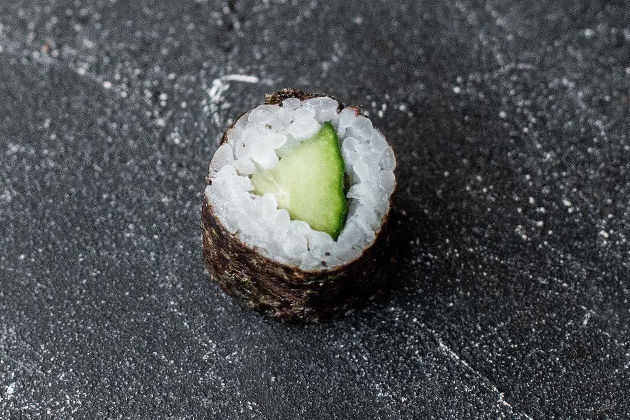 Макі з огірком