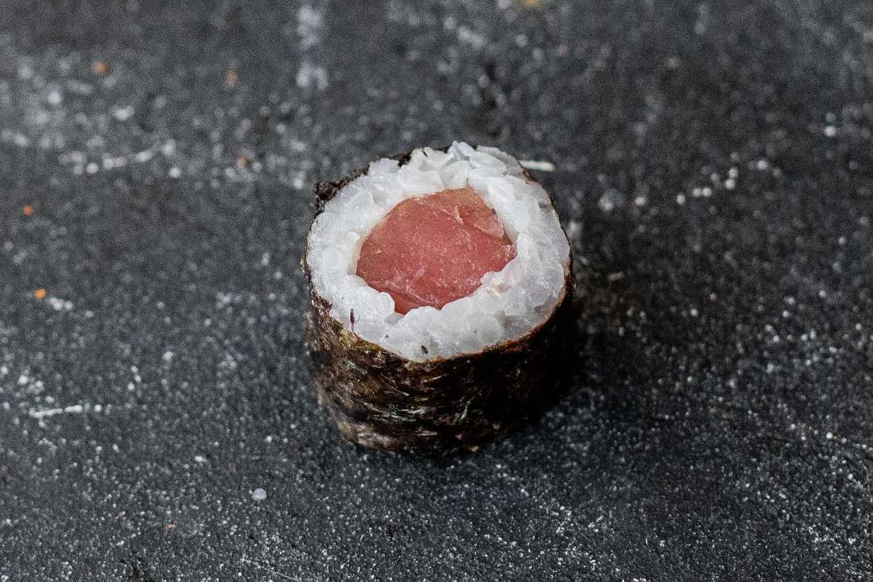 Макі з тунцем