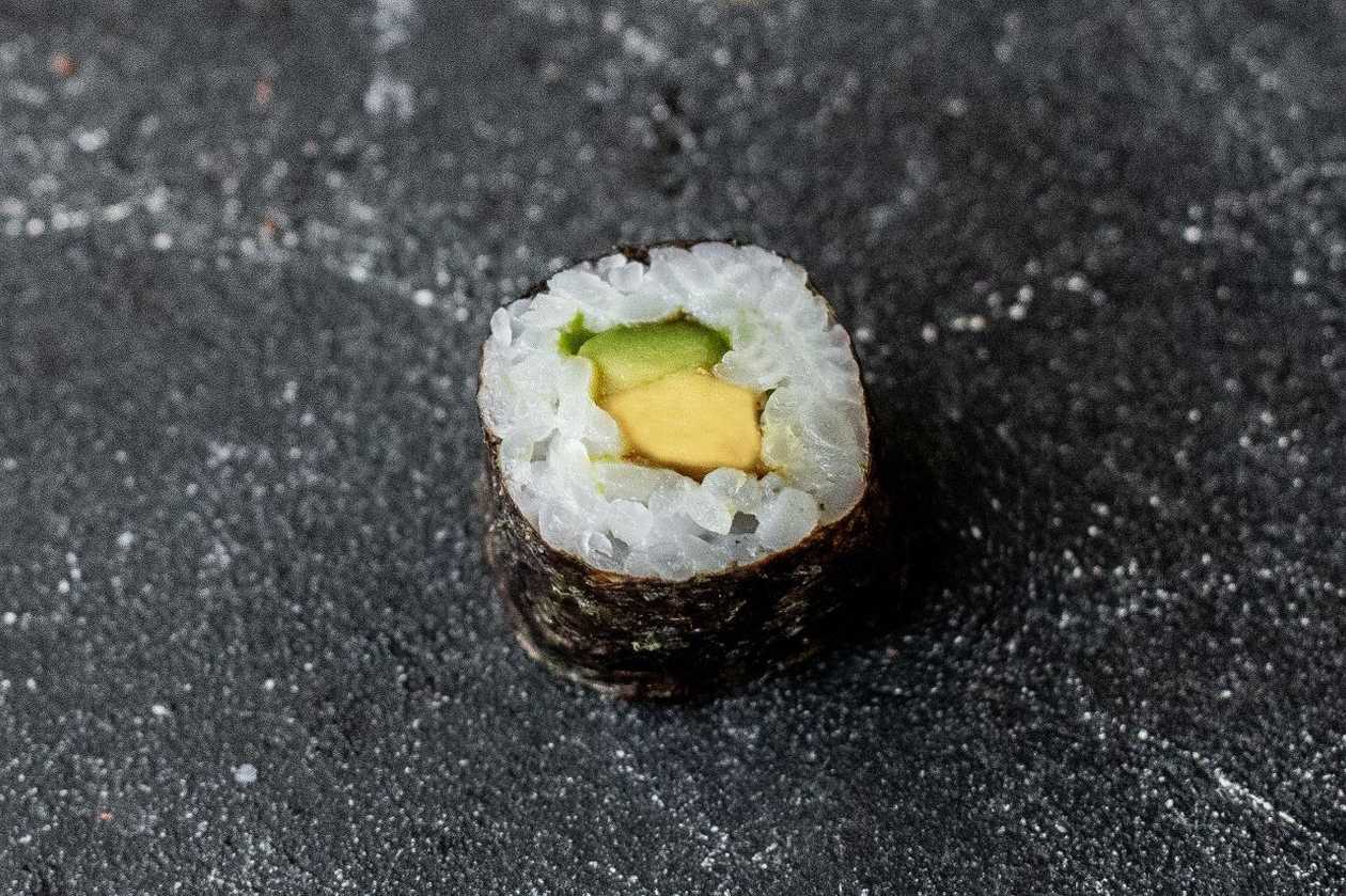 Макі з авокадо