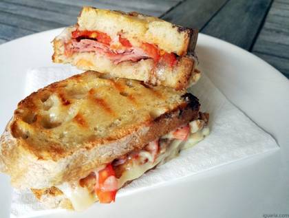 Tosta Mista e Tomate