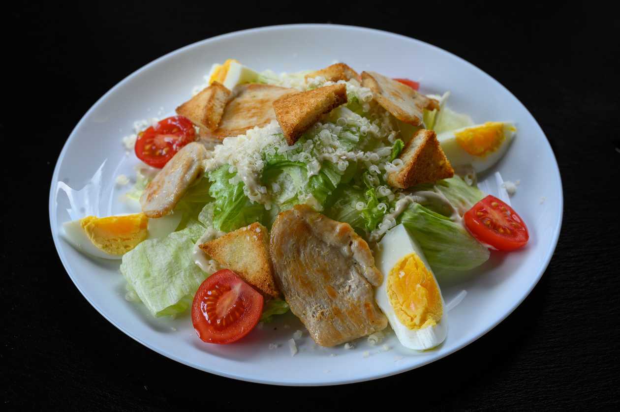 Салат цезар з куркою (230г)