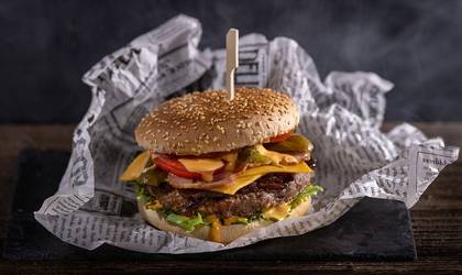 Chicken cheese burger + hranolky