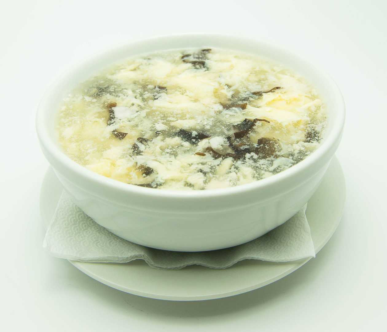 Egg soup with wooden ears and chicken