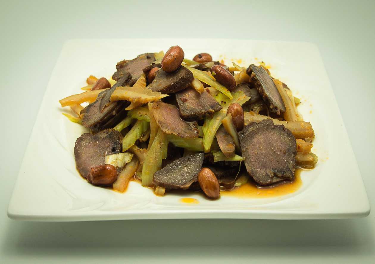 Pork tongue and beef belly in hot sauce