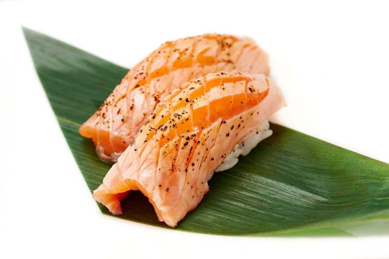 Nigiri Salmon Karakuchi