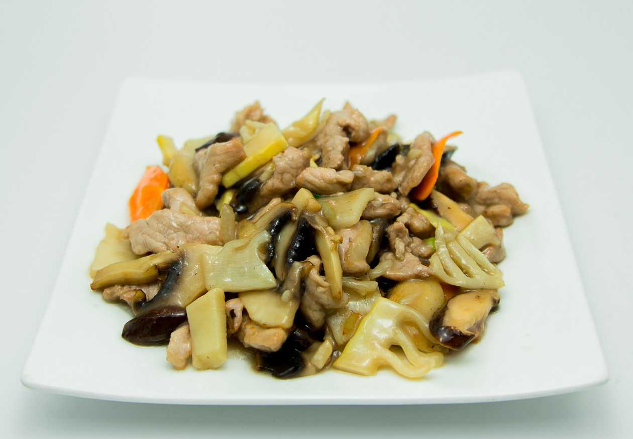 Pork with mushrooms and bamboo