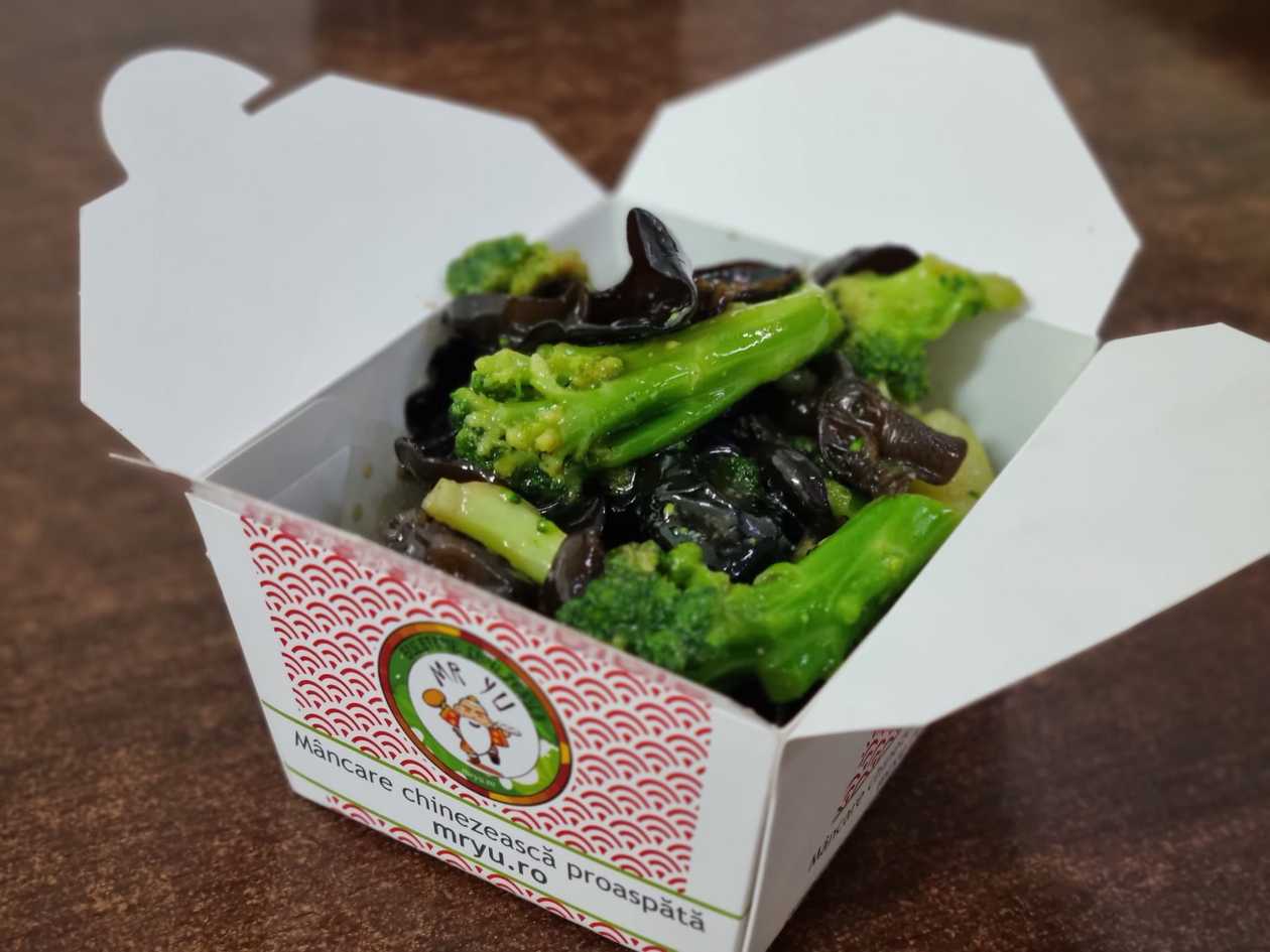 Broccoli cu urechi de lemn