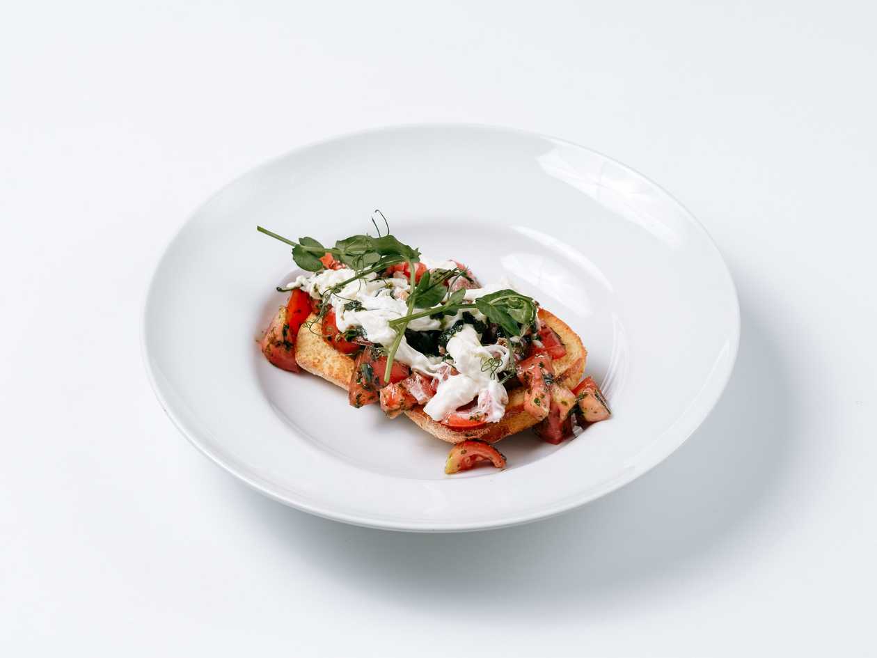BRUSCHETTA CON POMODORO E STRACCIATELLA