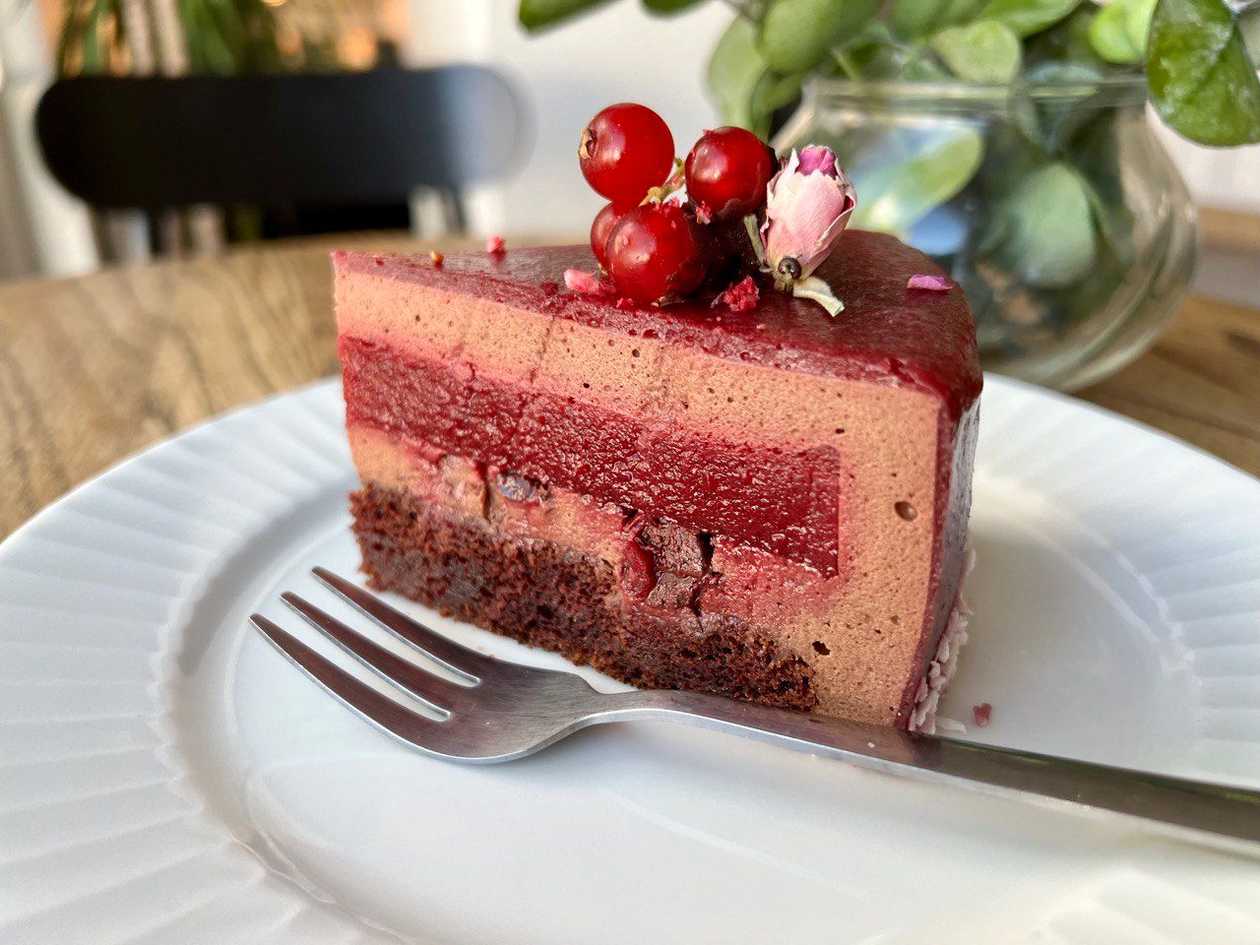 Mousse tort šokolaad kirss