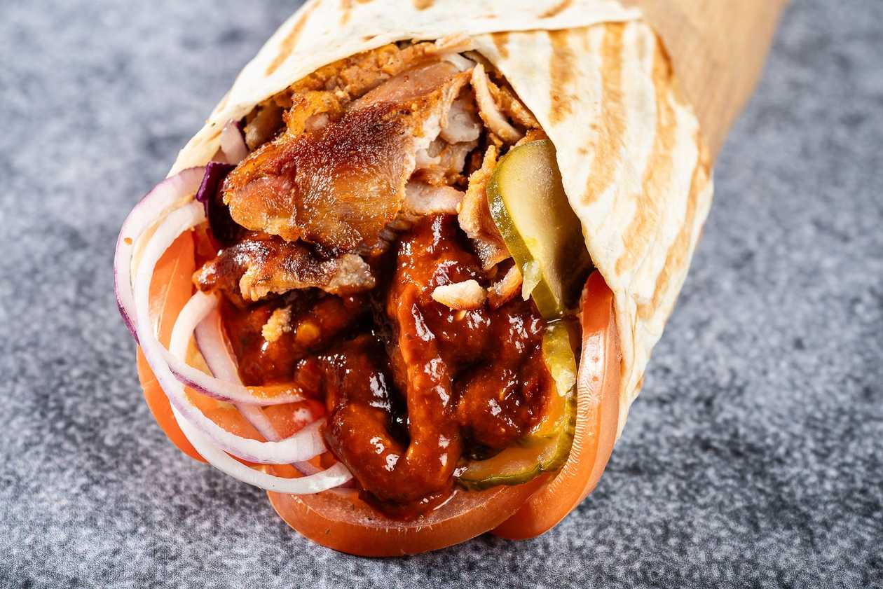 Super asais kebabs ar trim asām mērcēm