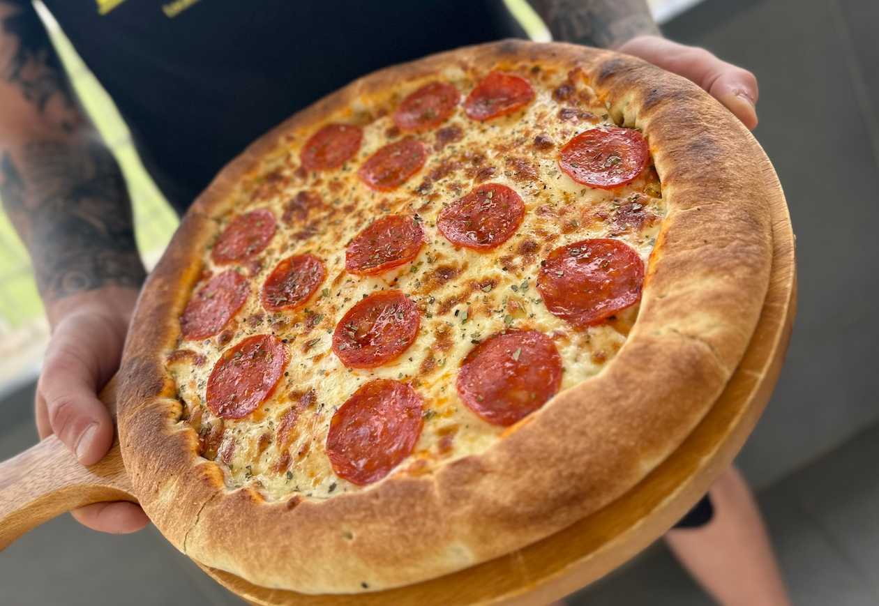 Pepperoni Pizza (Cheesy Crust)