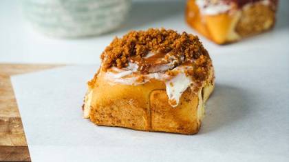 Cinnamon Roll Caramel & Almond