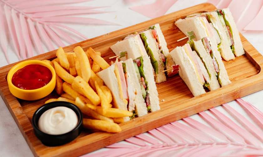 club sandwich  + FRİES
