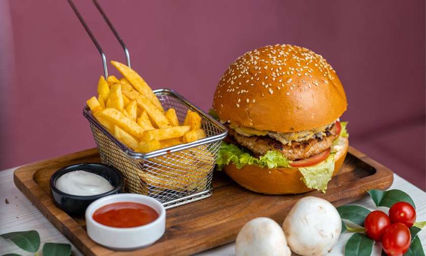 MUSHROOM BURGER (CHICKEN)  + FRİES
