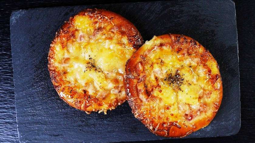Pizza with chicken (1 piece) (90 g)
